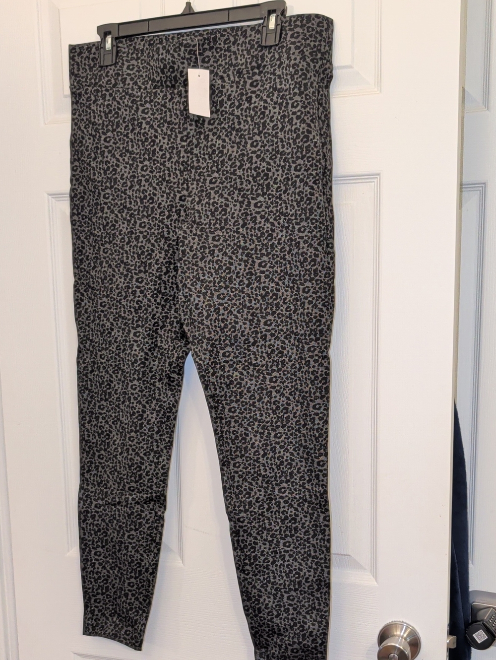 NWT Loft Black On Gray Animal Print Leggings